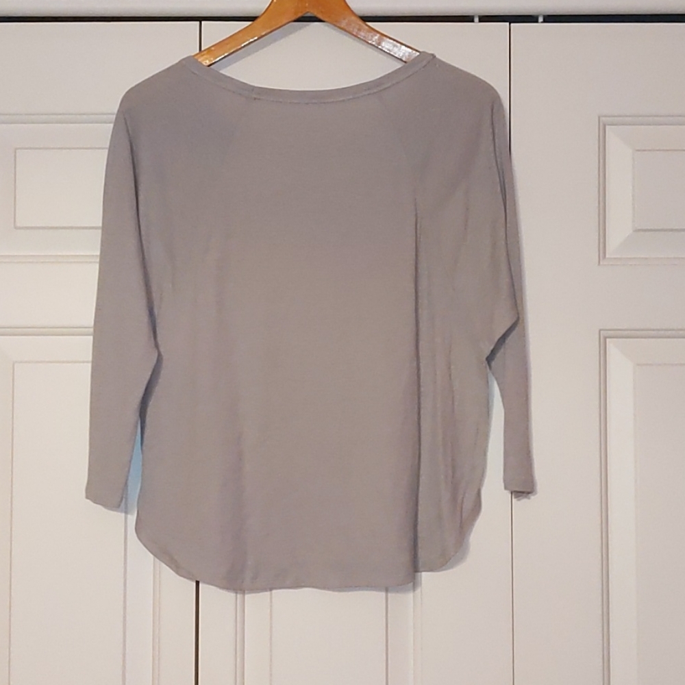 Gray top - Picture 2 of 3